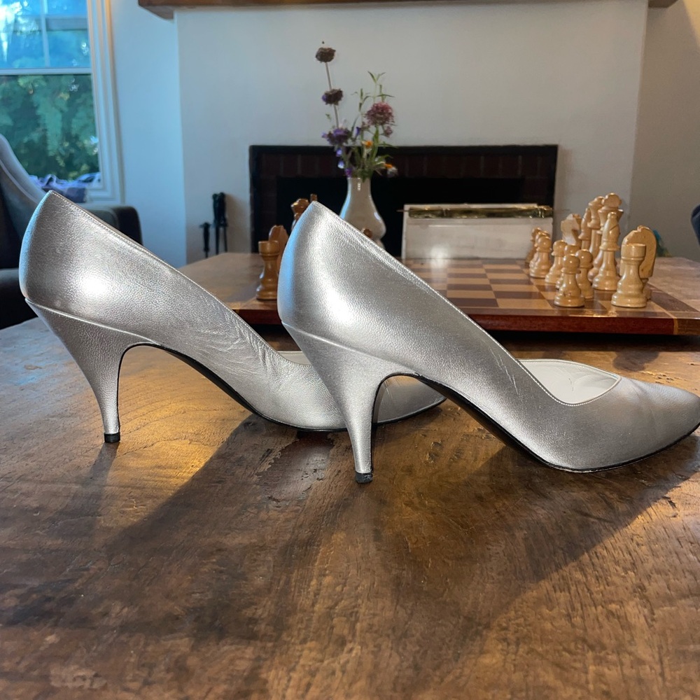 Vintage Stuart Weitzman Silver Heels Classic Pump Style